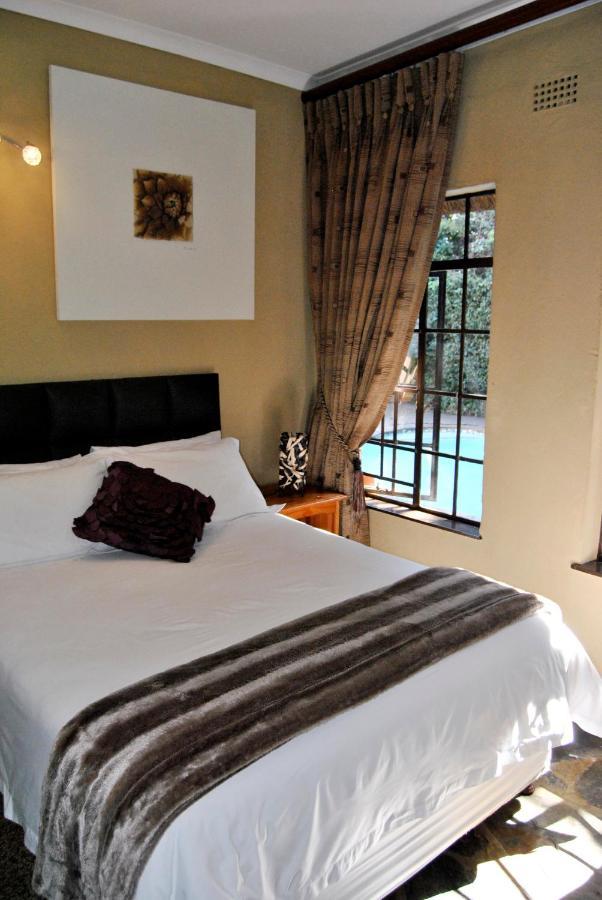 Birch Tree Cottage โจฮันเนสเบิร์ก ภายนอก รูปภาพ