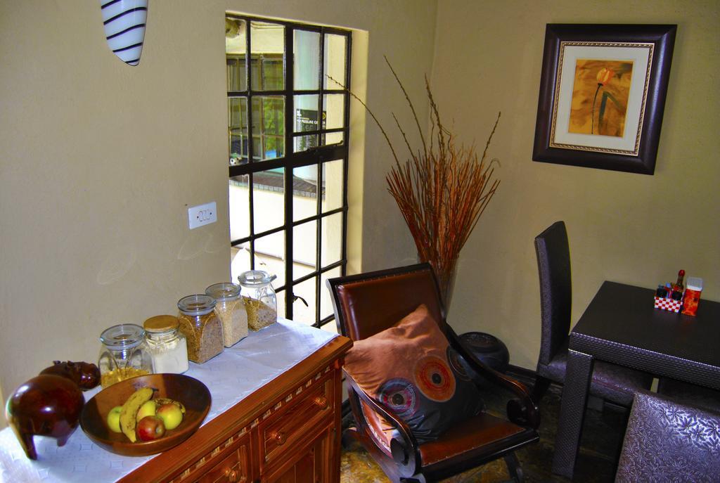 Birch Tree Cottage โจฮันเนสเบิร์ก ภายนอก รูปภาพ