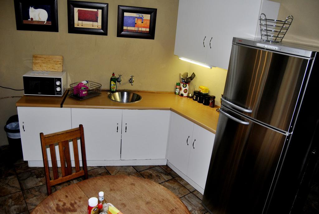 Birch Tree Cottage โจฮันเนสเบิร์ก ภายนอก รูปภาพ