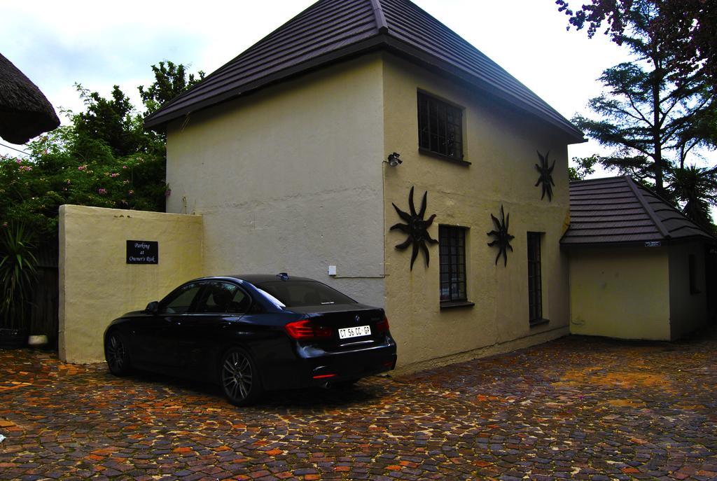 Birch Tree Cottage โจฮันเนสเบิร์ก ภายนอก รูปภาพ